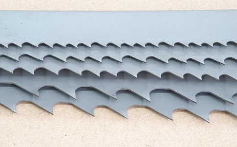 顺义带锯床上的钢丝刷，对于带锯条的重要性